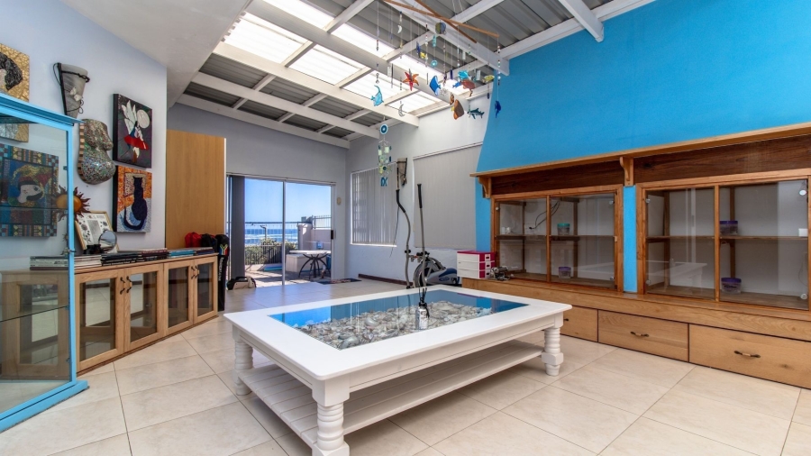 5 Bedroom Property for Sale in Sandbaai Western Cape